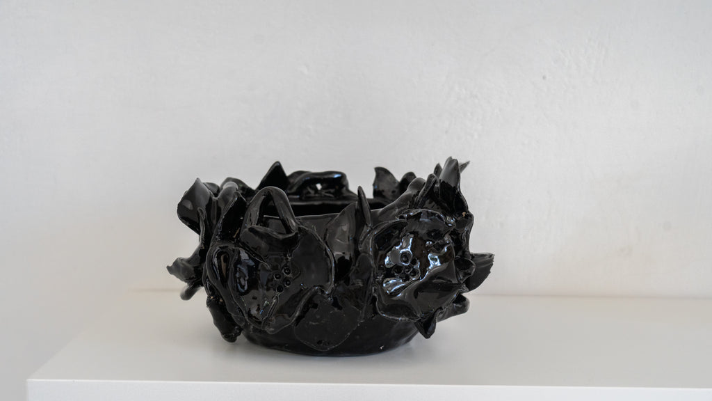 Bowl negro con flores